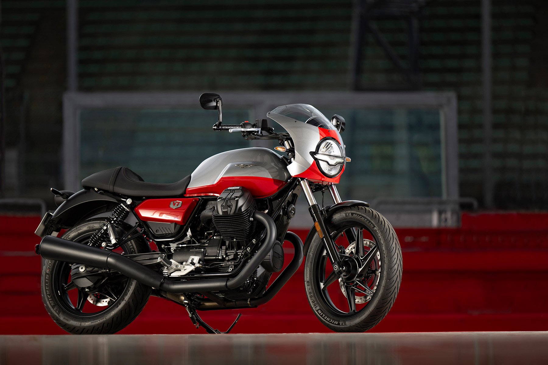 Moto-Guzzi-V7-Stone-Corsa-2024-estaticas4-1