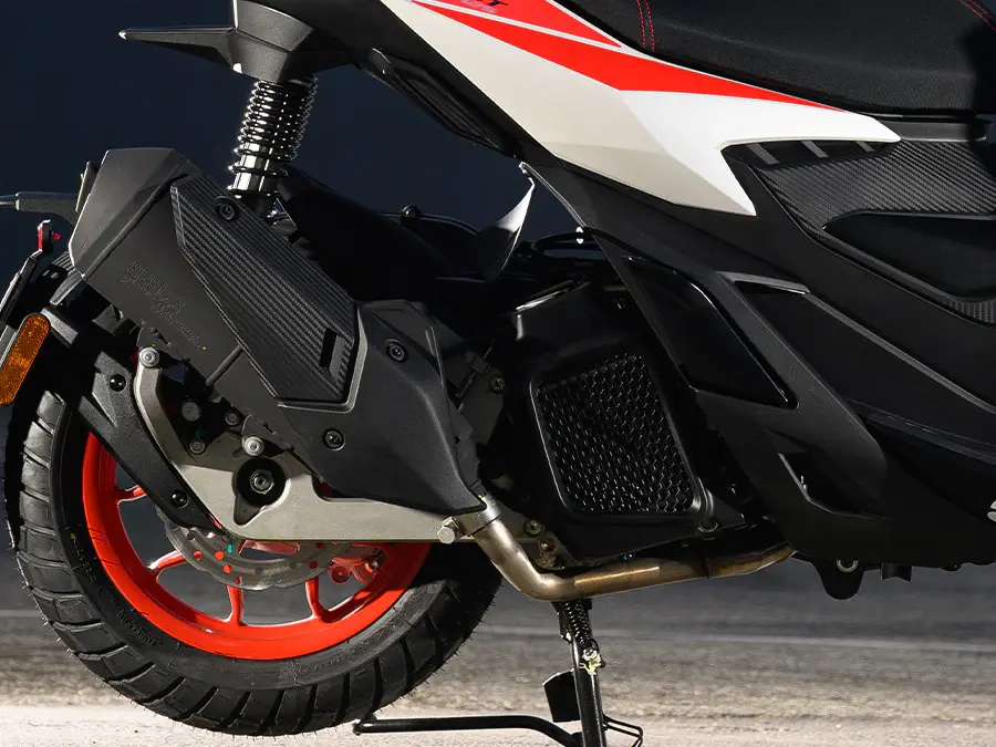 Copia de Aprilia_SR-GT-Sport-125_close-up_900x675_motore